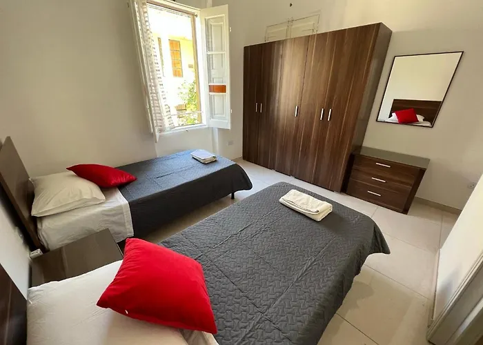 Room With Private Bathroom Sliema