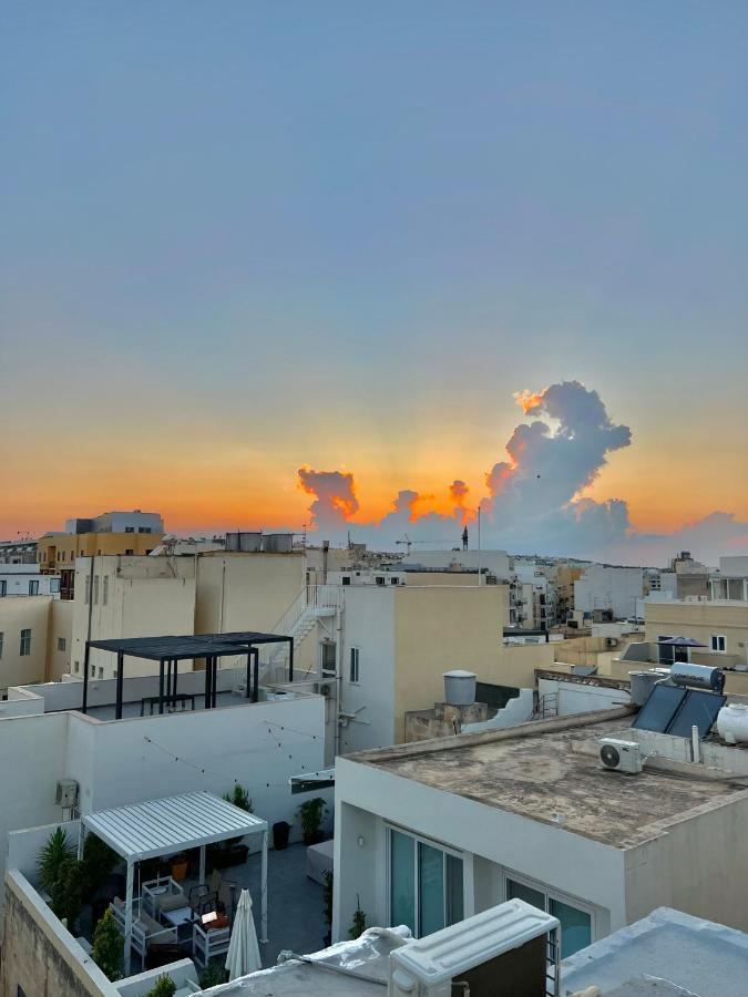 With Private Bathroom Homestay Sliema