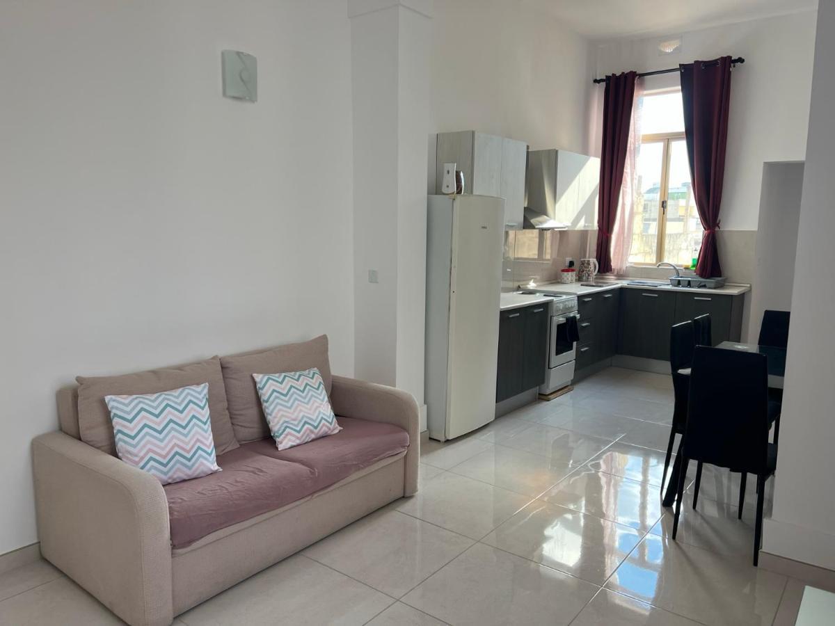 With Private Bathroom Homestay Sliema