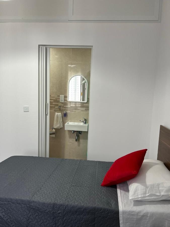 Homestay With Private Bathroom